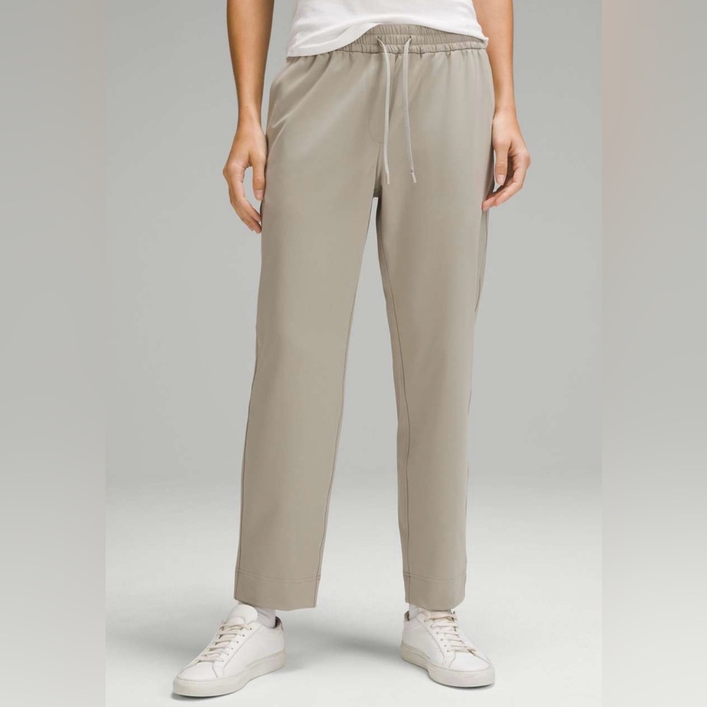 Lululemon Tapered-Leg Mid-Rise Pant 7/8 Length Luxtreme
